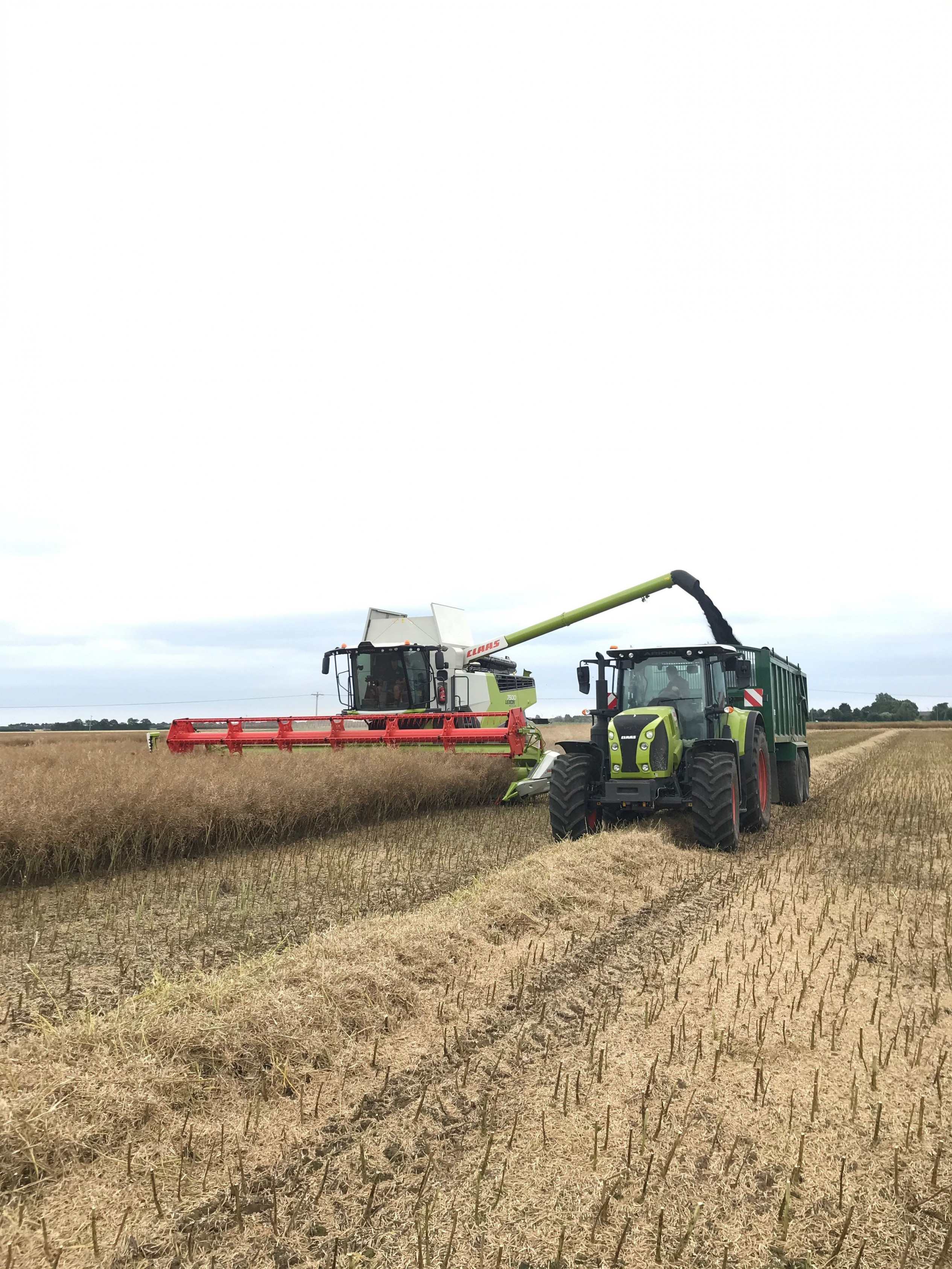 CLAAS EASTERN Order a Unloading spout to Miss or straddle the Straw swath