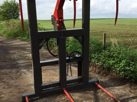 LARGE SQUARE BALE STACKER