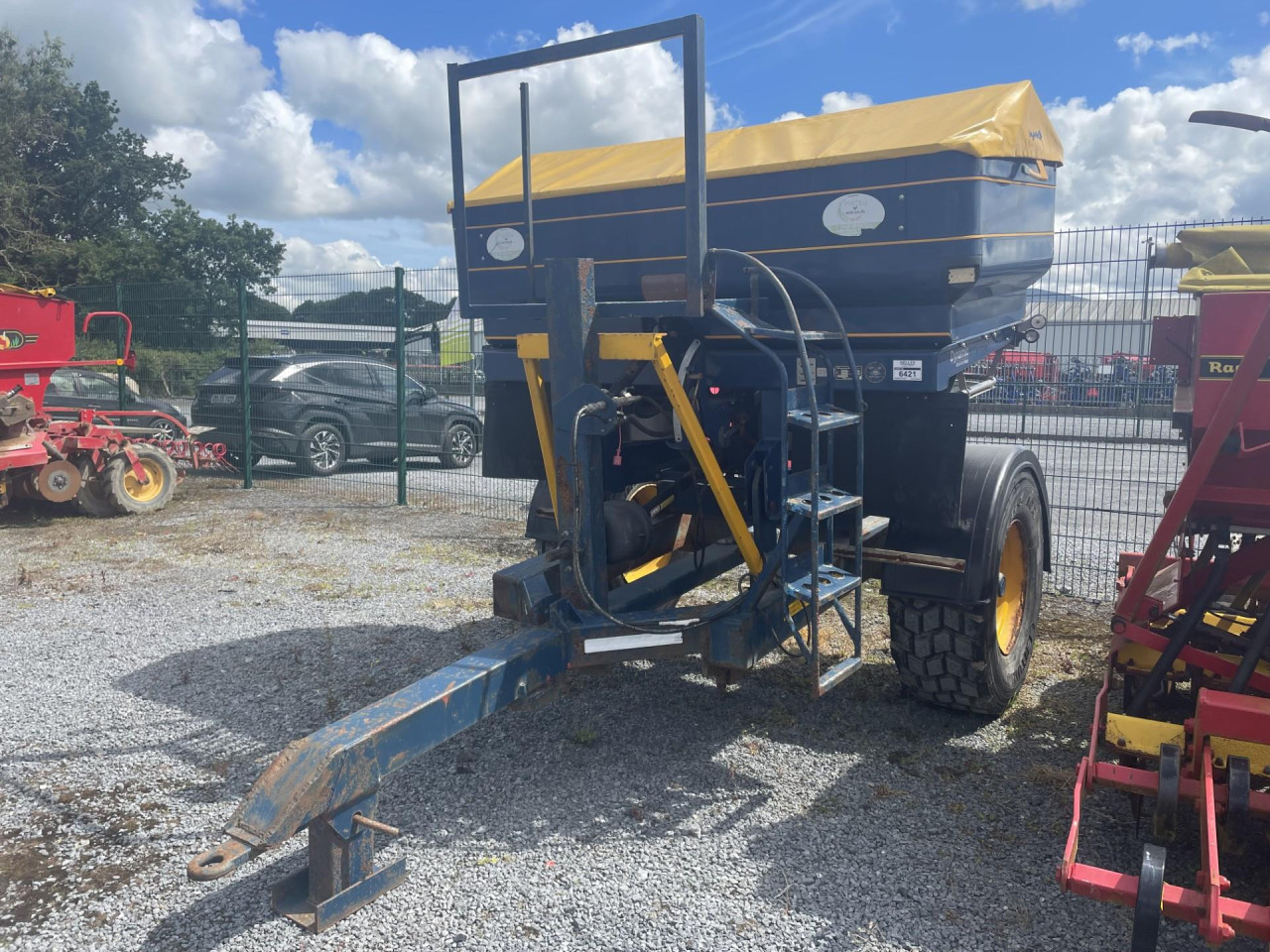 FERTILISER SPREADER