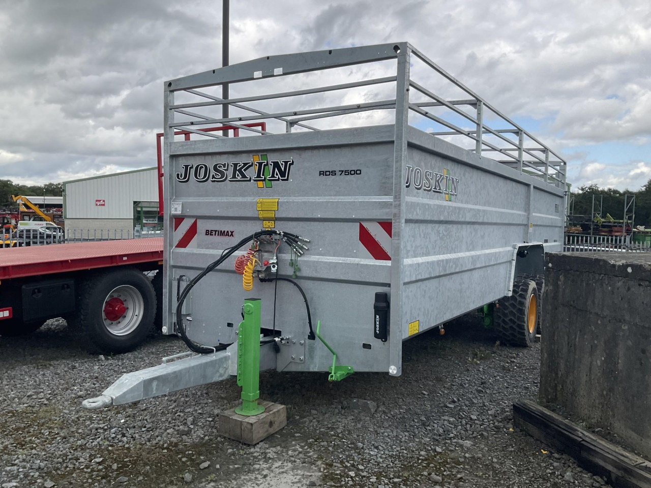 LIVESTOCK TRAILER