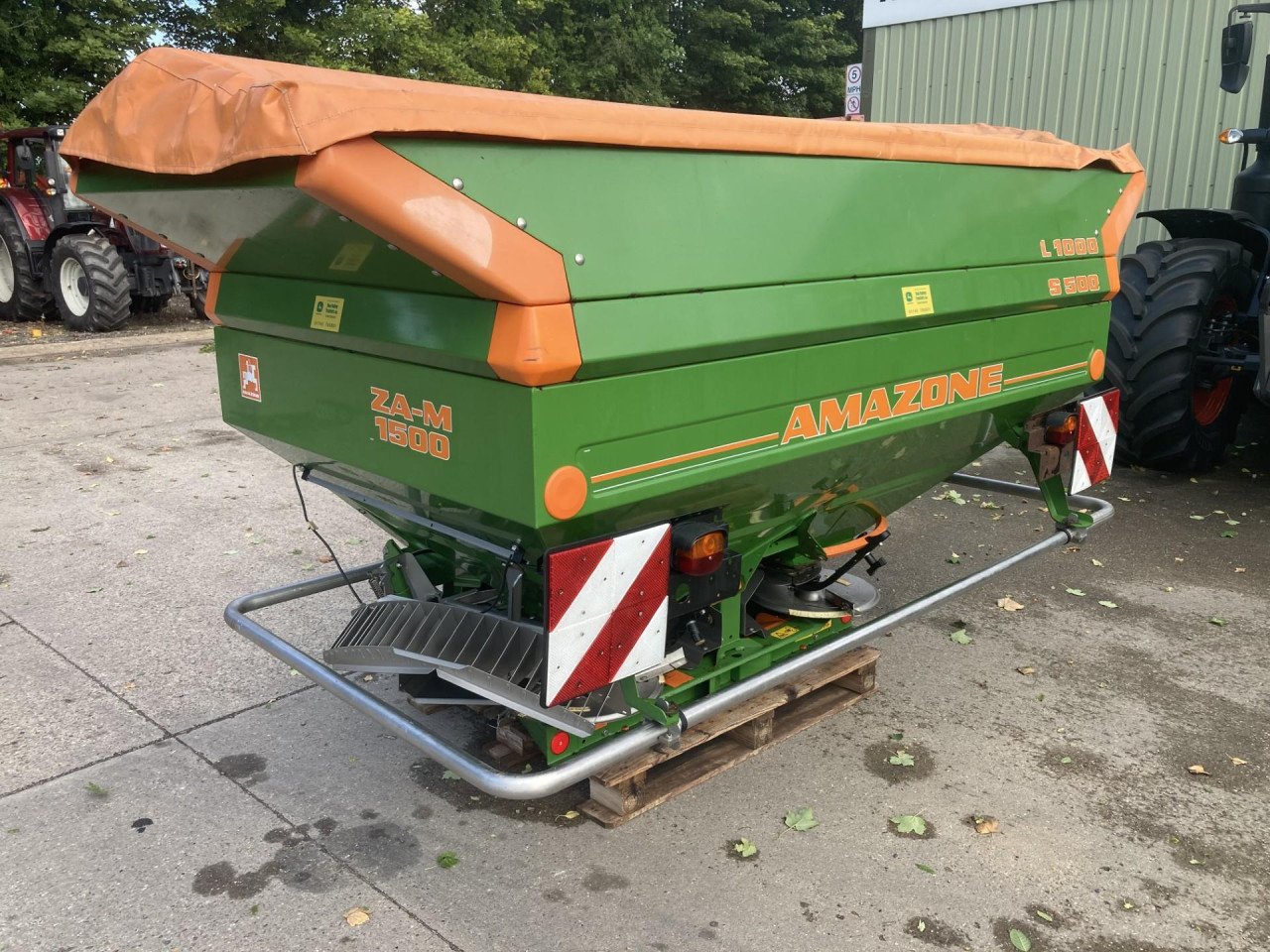 FERTILISER SPREADER