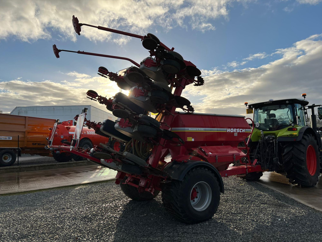 USED 2014 MAESTRO 8.75CC MAIZE DRILL