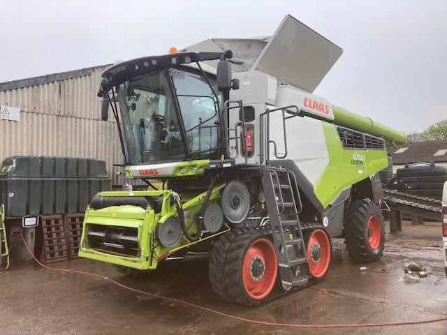 LEXION 8700TT COMBINE