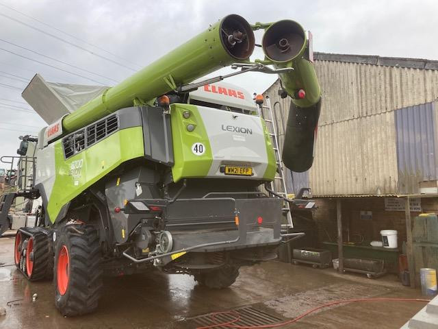 LEXION 8700TT COMBINE