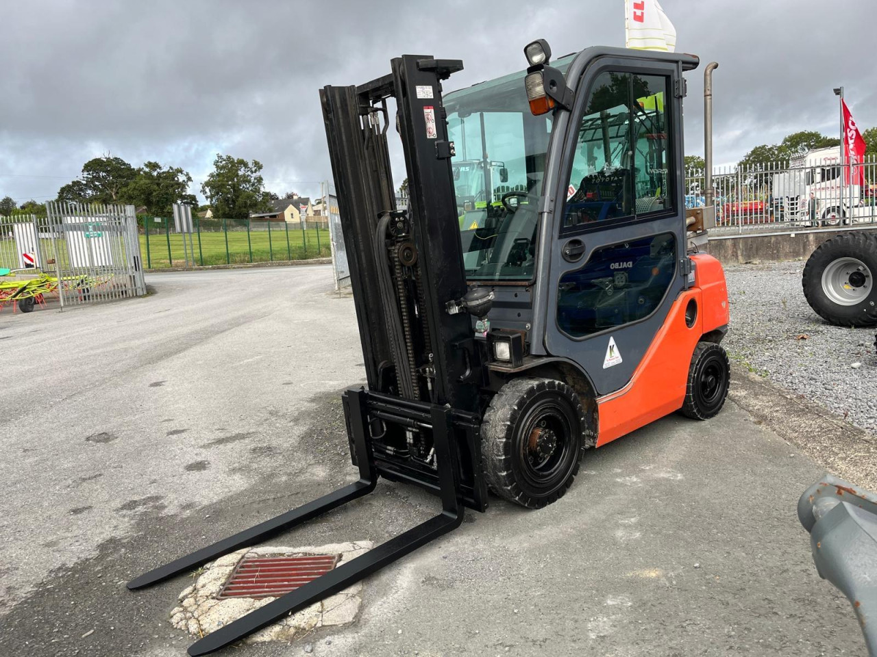 2.5 TONNE FORKLIFT