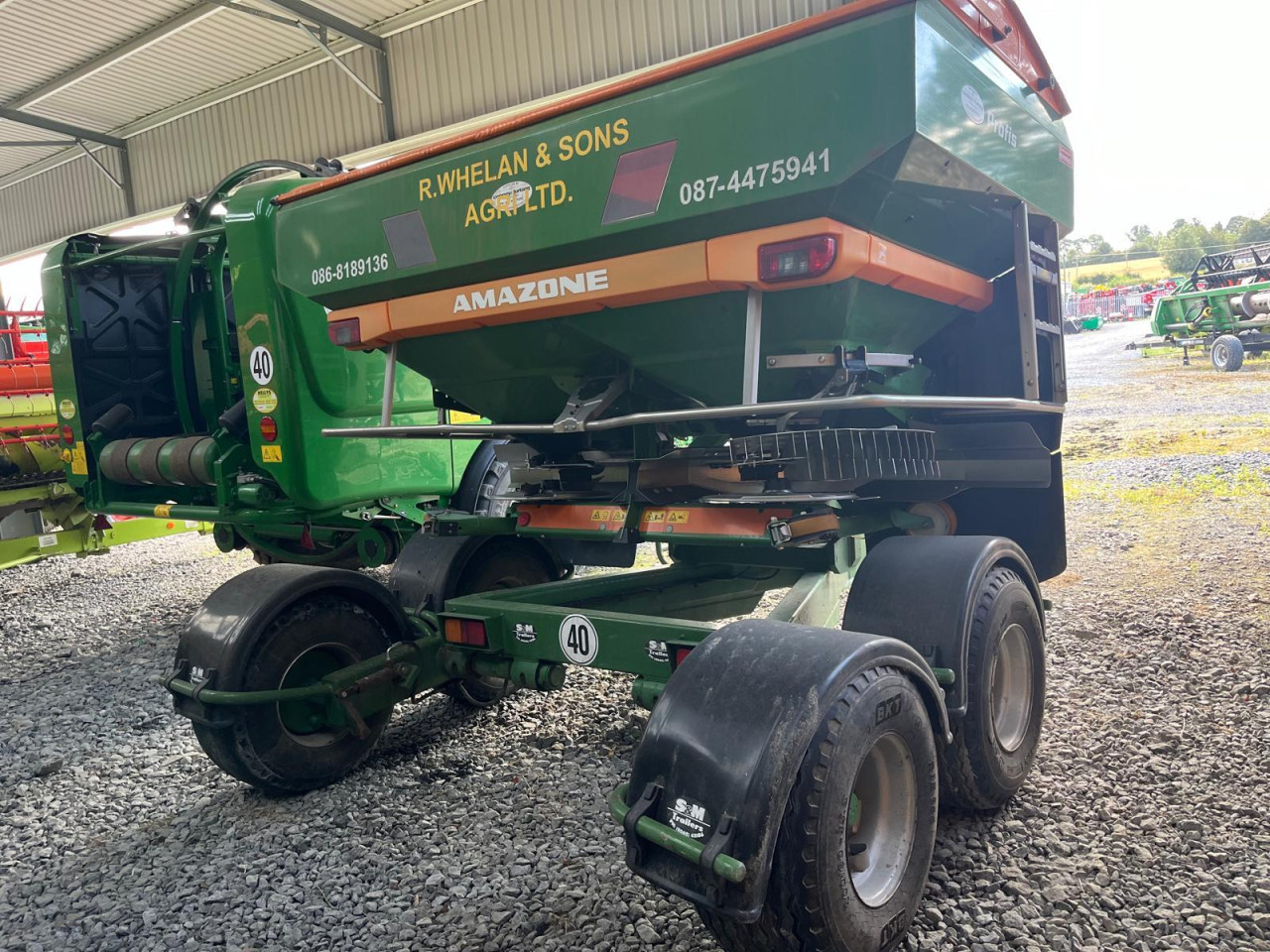 FERTILISER SPREADER