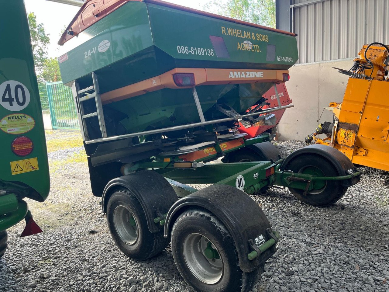 FERTILISER SPREADER