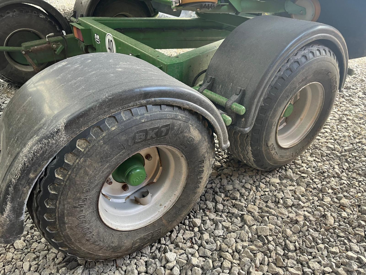 FERTILISER SPREADER