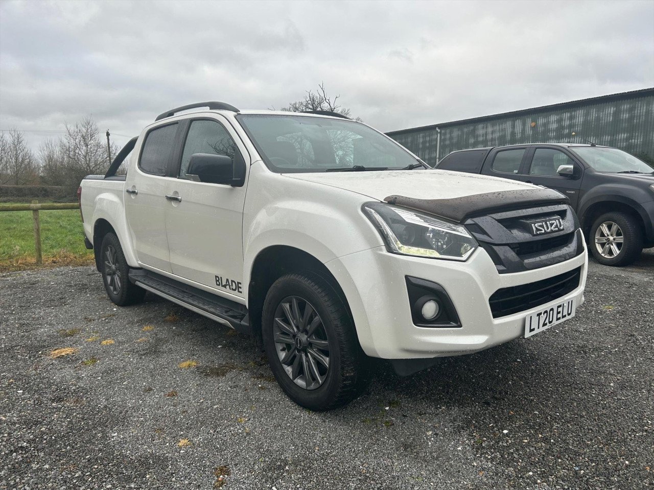 D-MAX BLADE PICK UP TRUCK