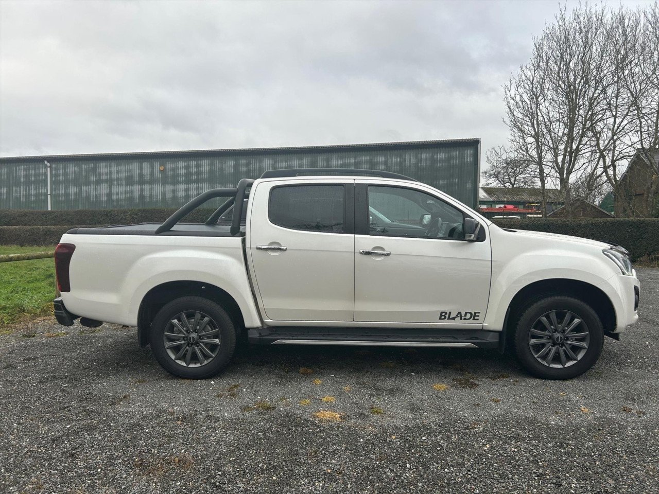 D-MAX BLADE PICK UP TRUCK