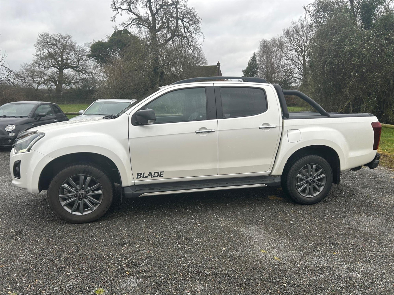 D-MAX BLADE PICK UP TRUCK