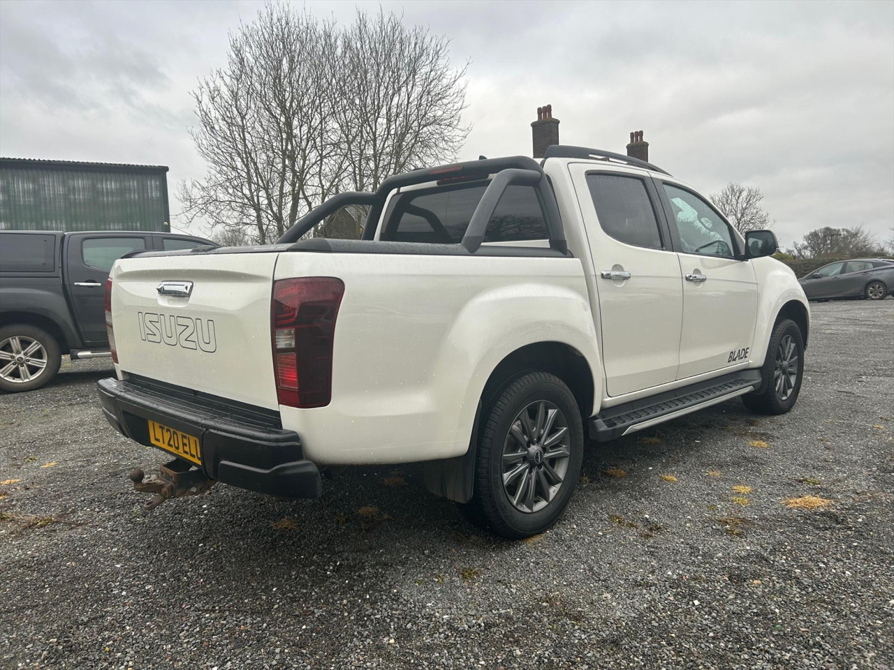 D-MAX BLADE PICK UP TRUCK