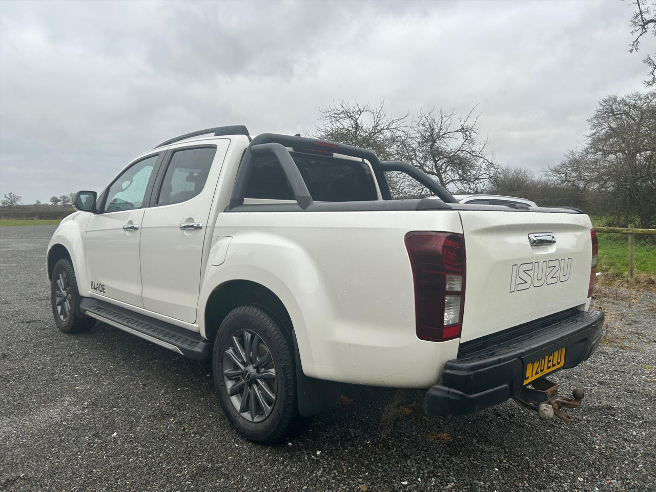 D-MAX BLADE PICK UP TRUCK