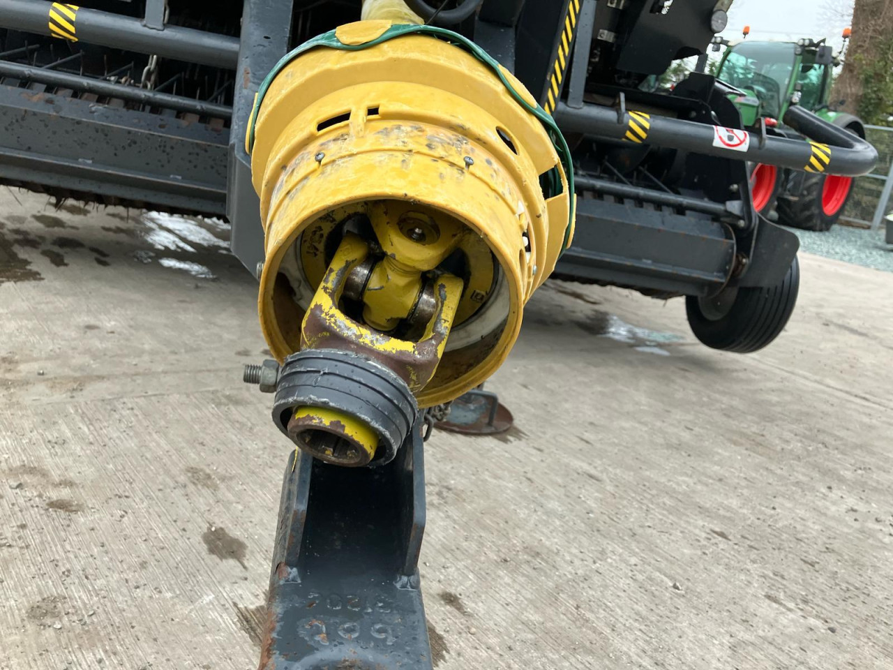 RV5216 ROUND BALER