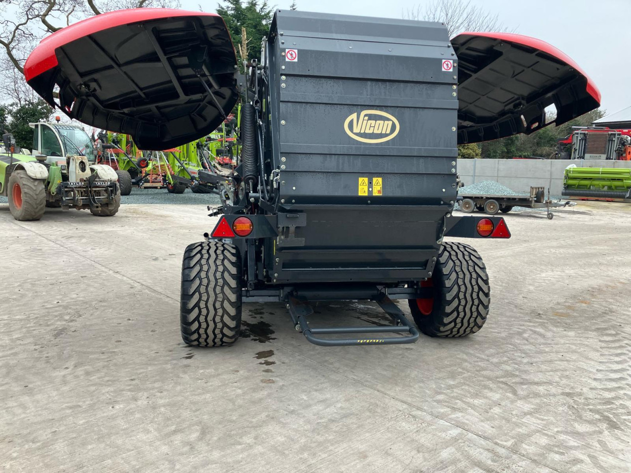 RV5216 ROUND BALER