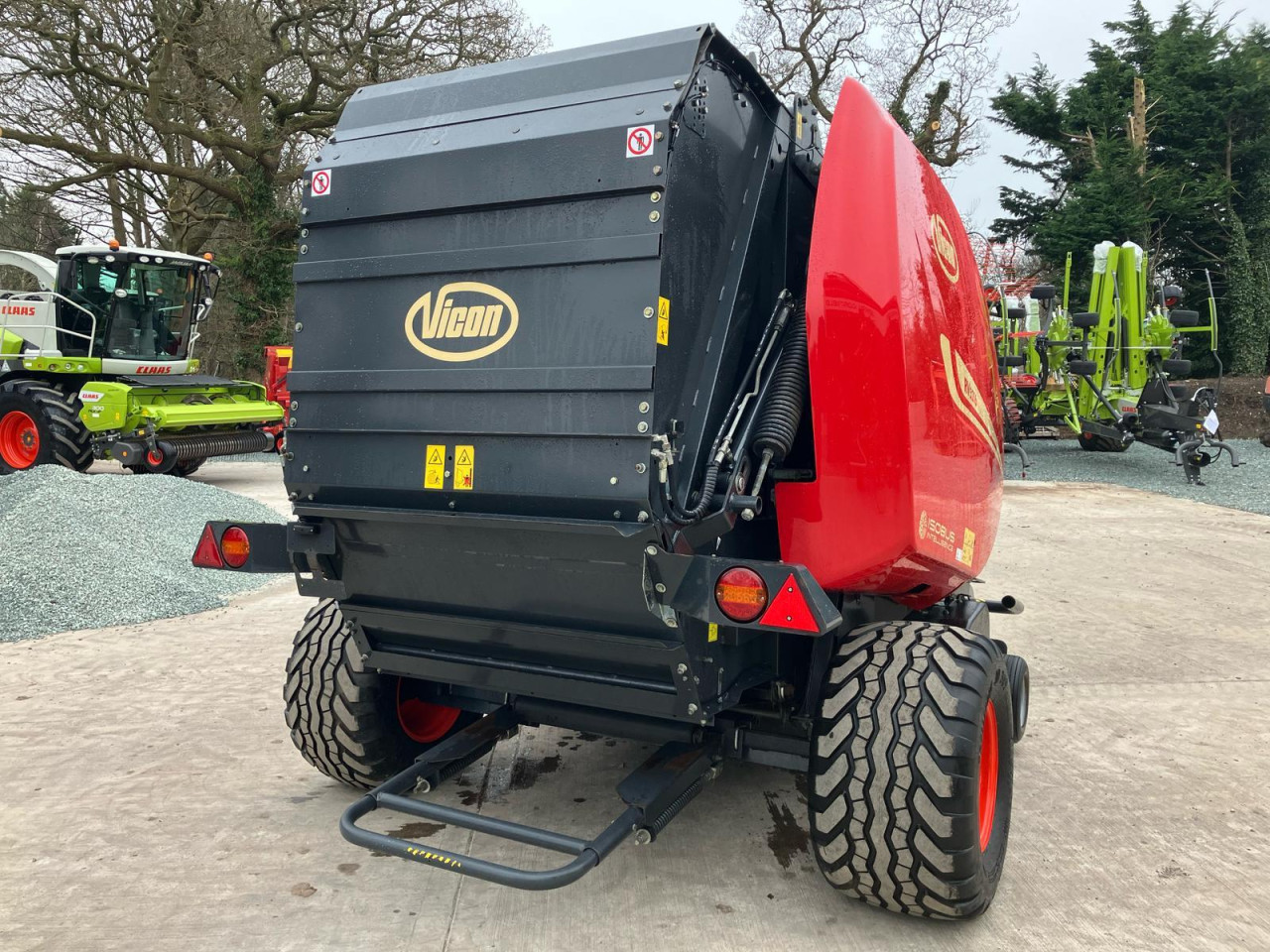RV5216 ROUND BALER