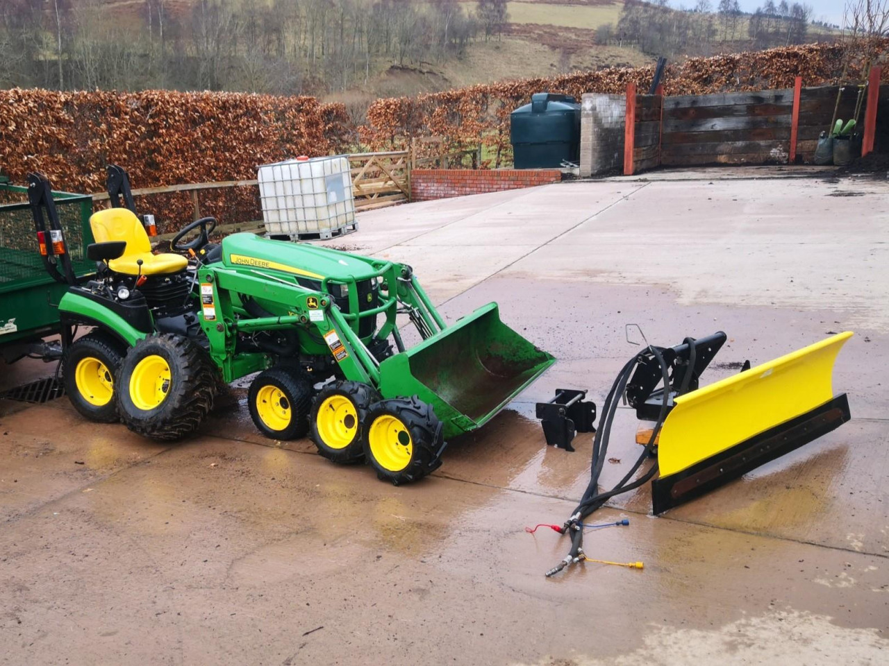 JOHN DEERE 1026 COMPACT TRACTOR