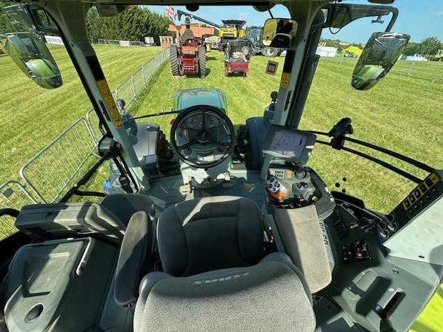 AXION 830