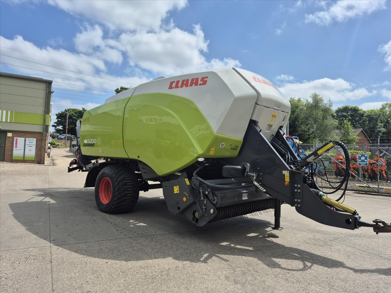 QUADRANT 5200 LARGE SQUARE BALER