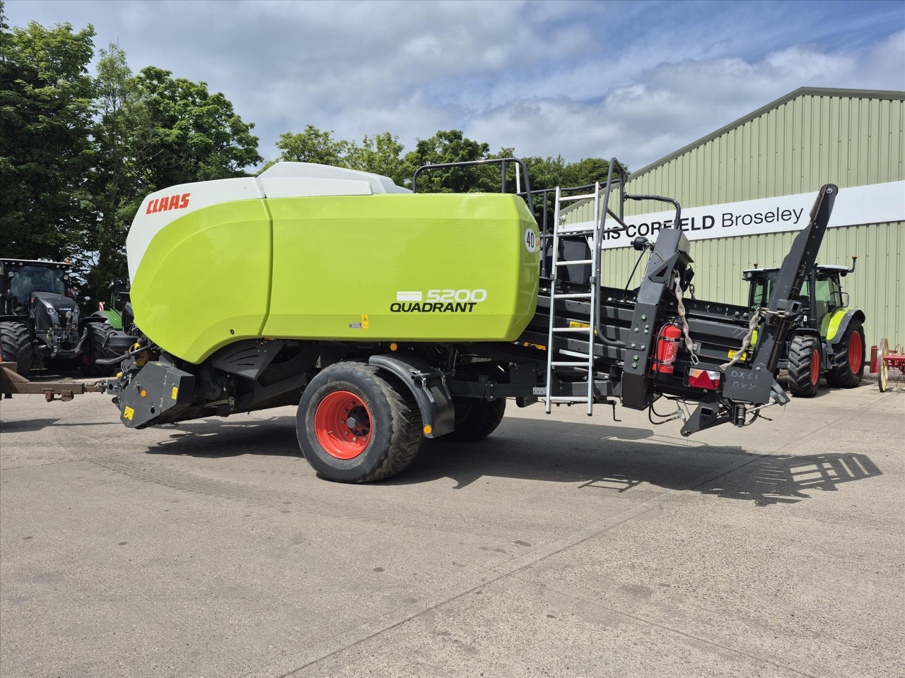 QUADRANT 5200 LARGE SQUARE BALER
