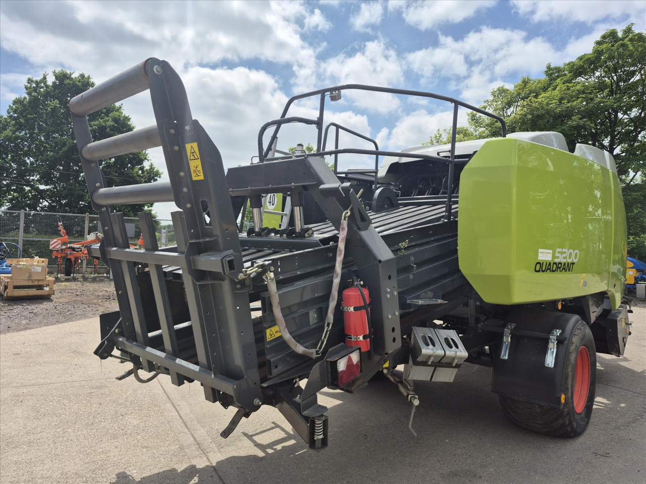 QUADRANT 5200 LARGE SQUARE BALER