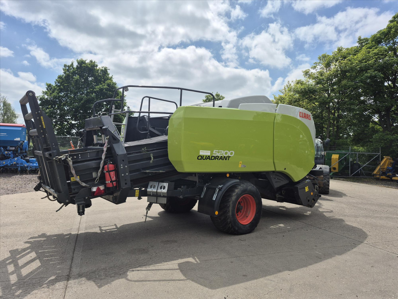 QUADRANT 5200 LARGE SQUARE BALER