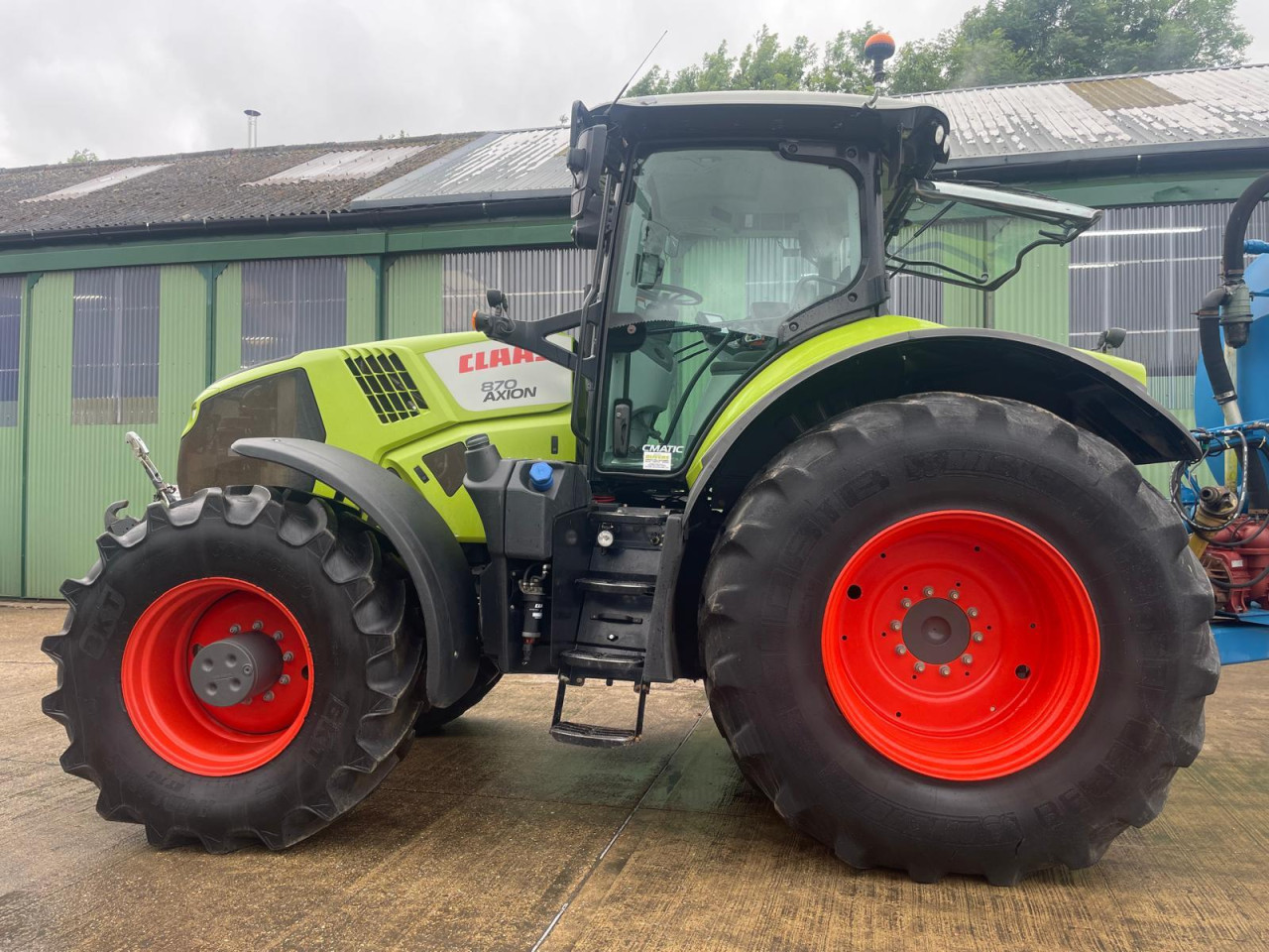 AXION 870