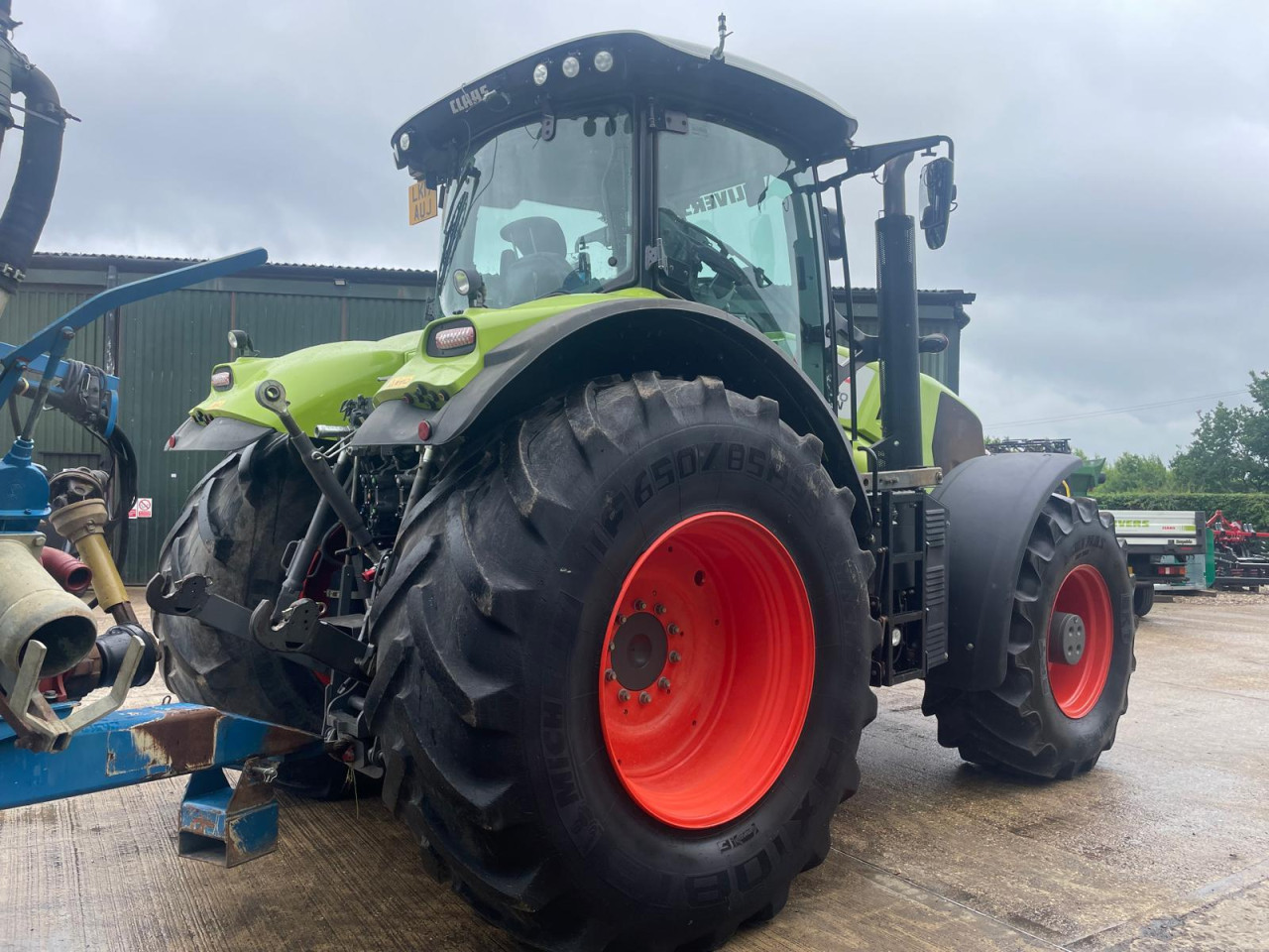 AXION 870