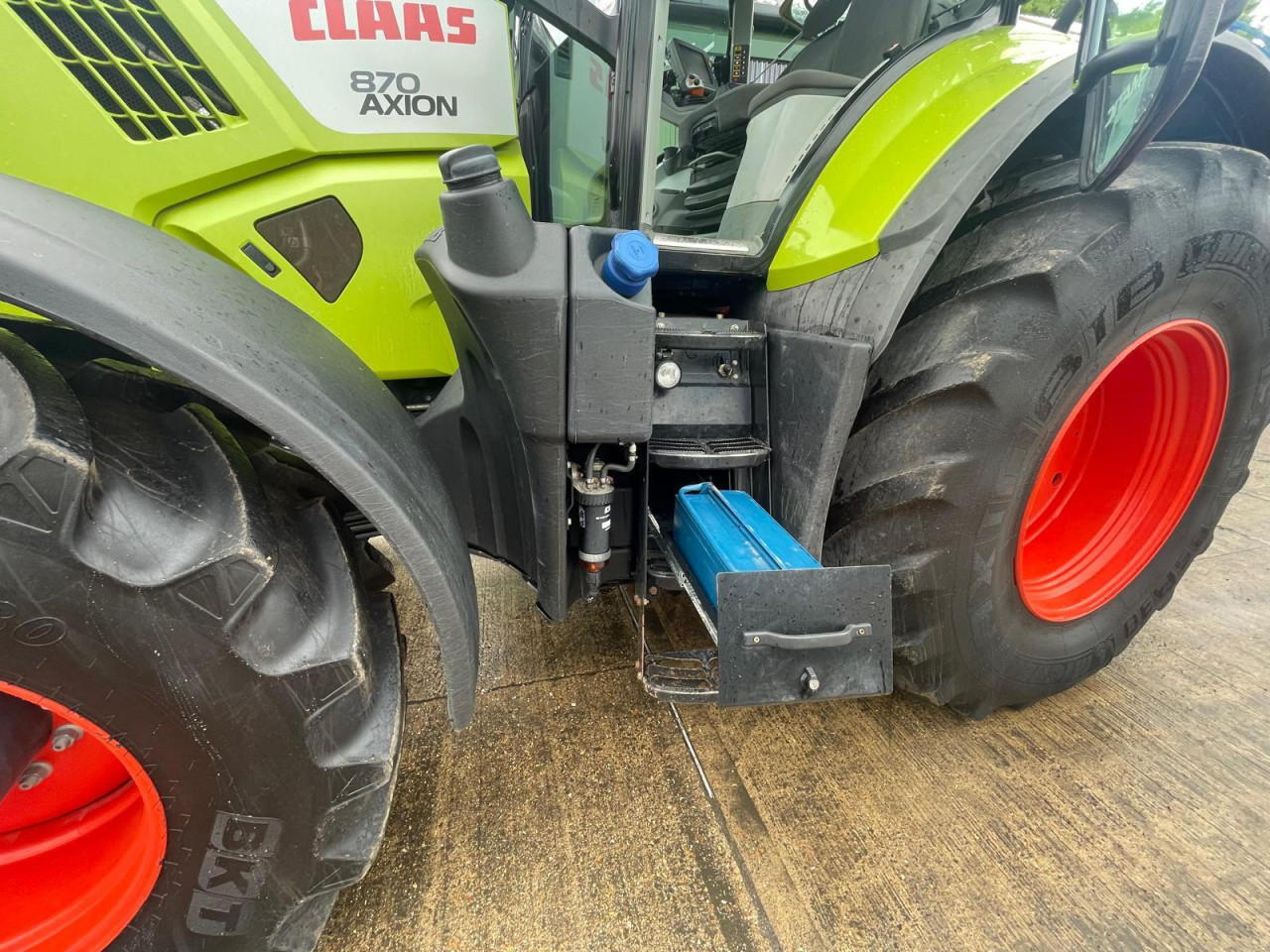 AXION 870