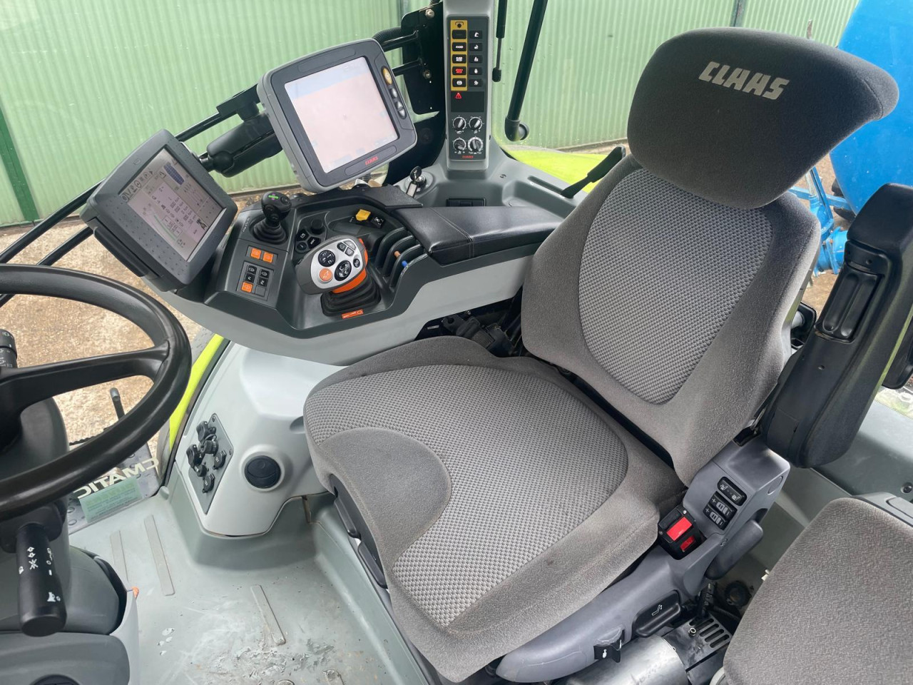 AXION 870