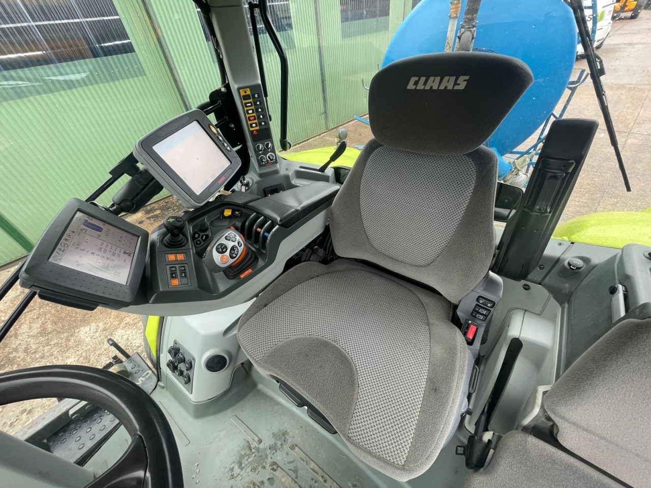 AXION 870