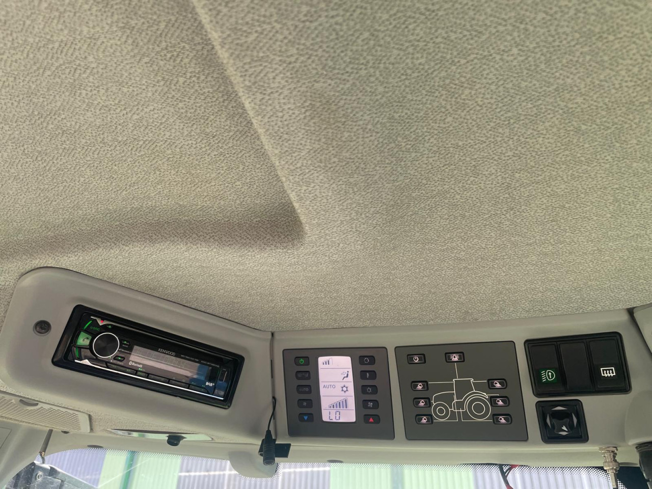 AXION 870