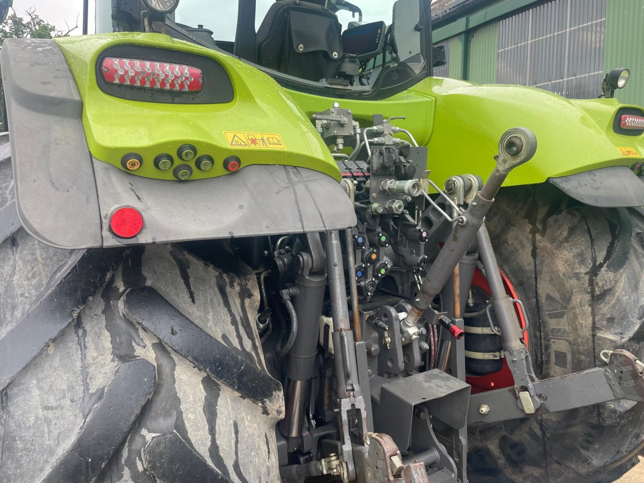 AXION 870