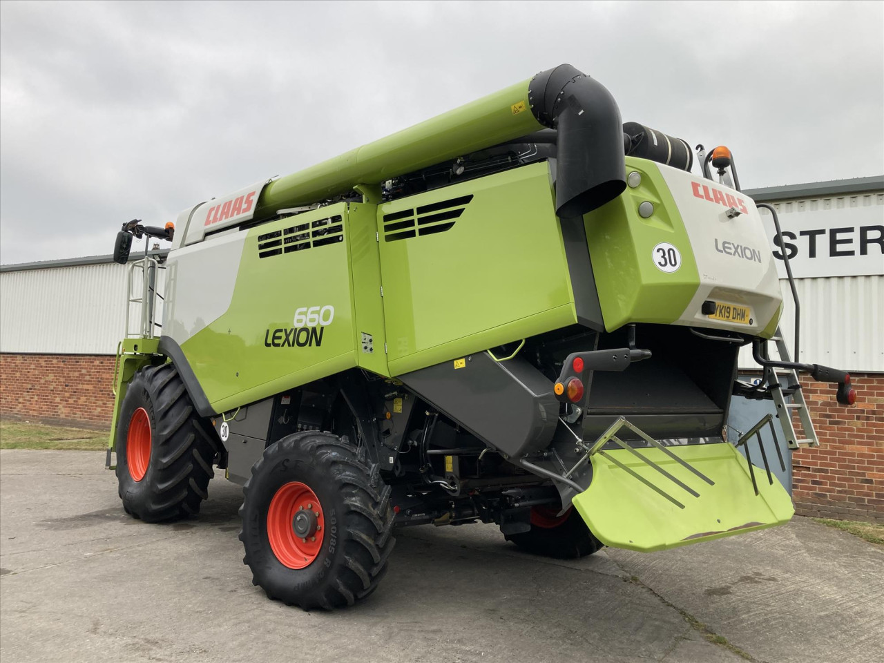 USED 2019 LEXION 660 C/W V900 VARIO CUTTERBAR