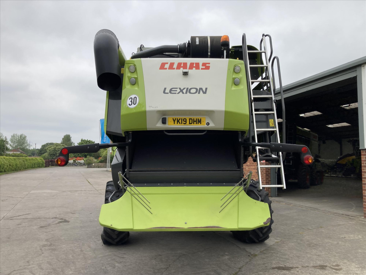 USED 2019 LEXION 660 C/W V900 VARIO CUTTERBAR