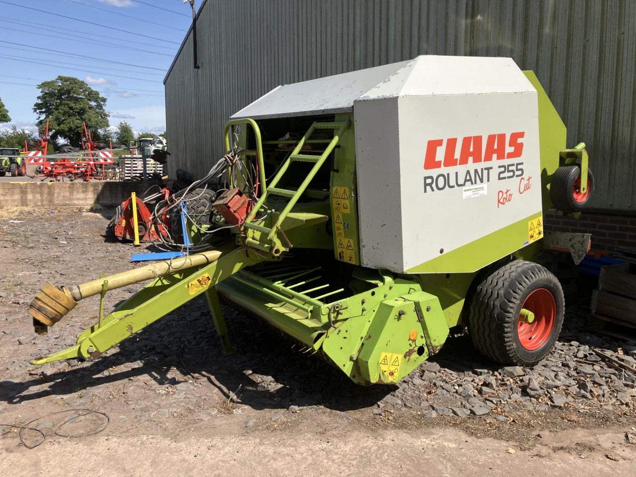 ROLLANT 255 ROUND BALER