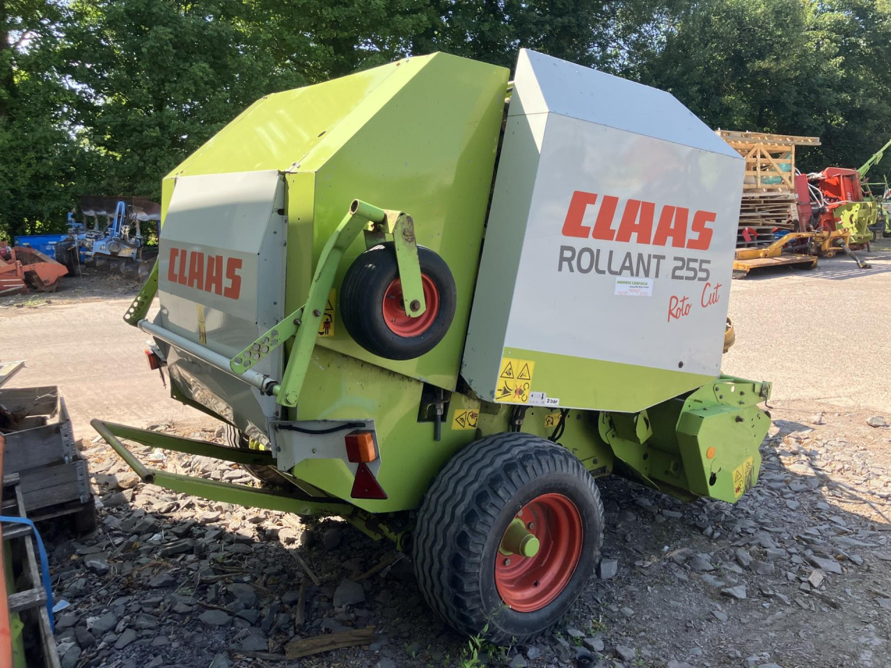 ROLLANT 255 ROUND BALER