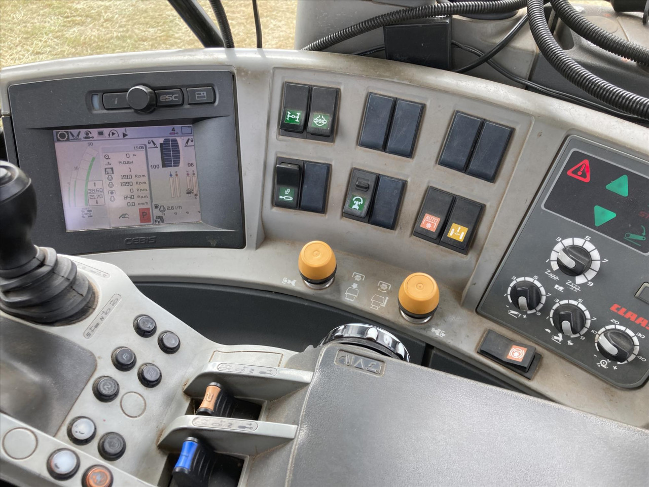 AXION 840