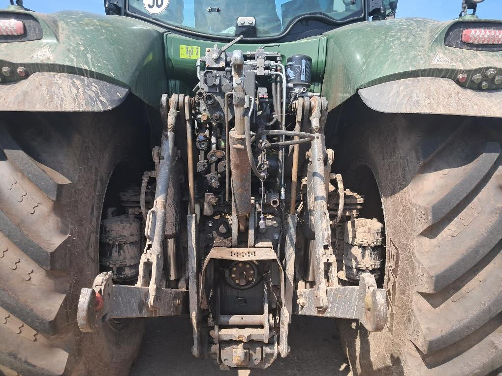 AXION 870