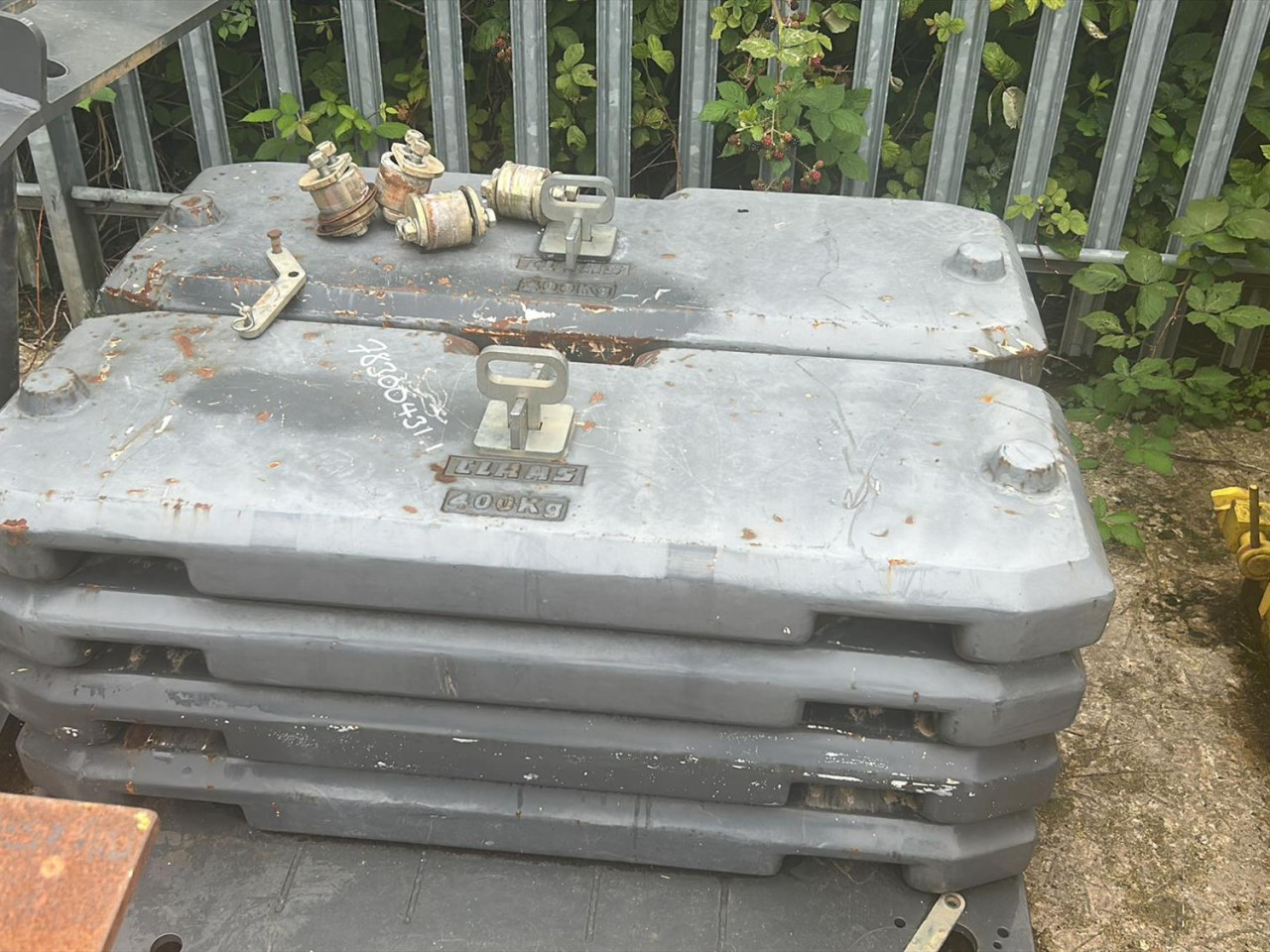 8X XERION SLAB WEIGHTS AND READ DESK FRAME