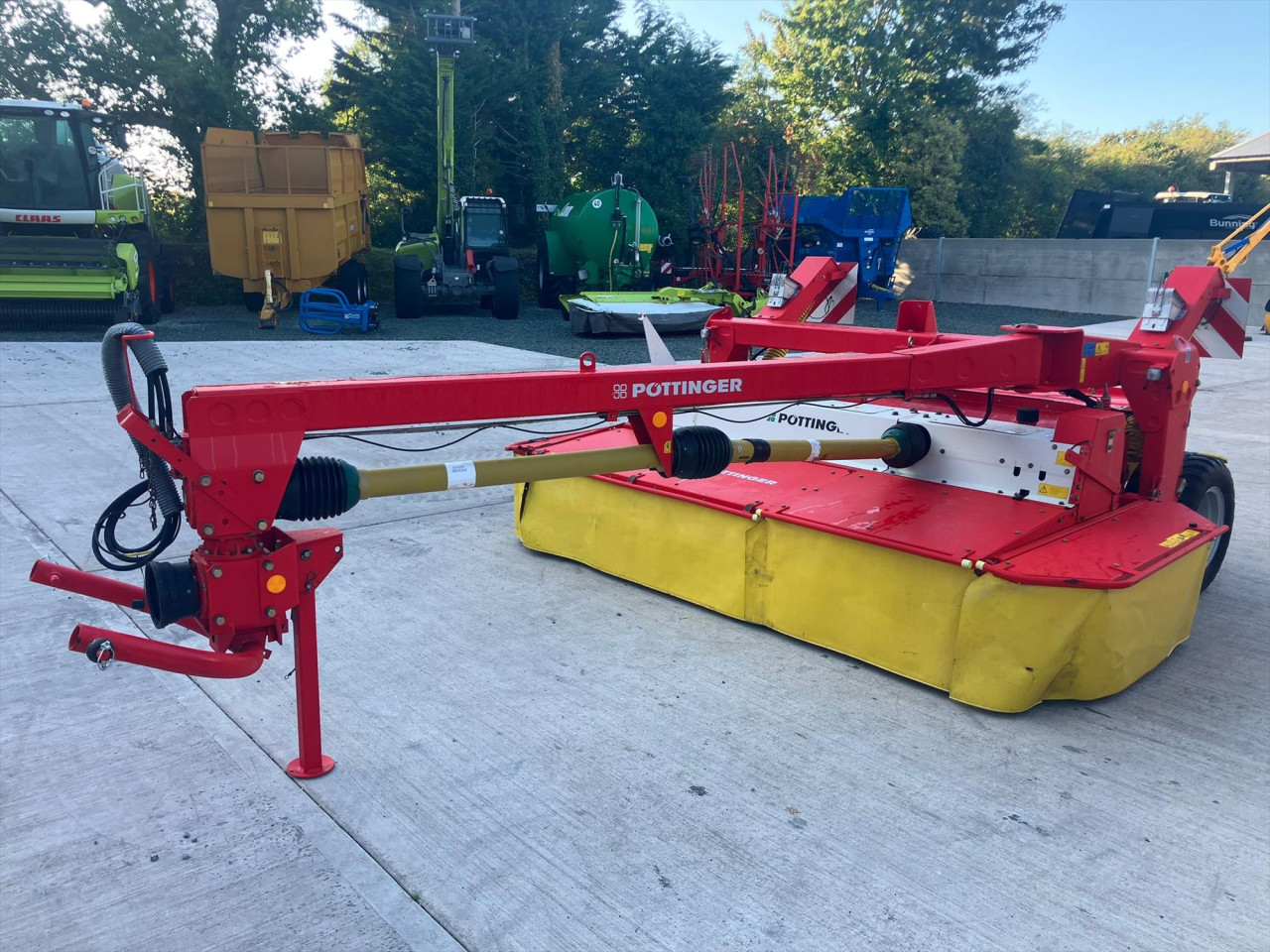 CAT NOVA 310T MOWER