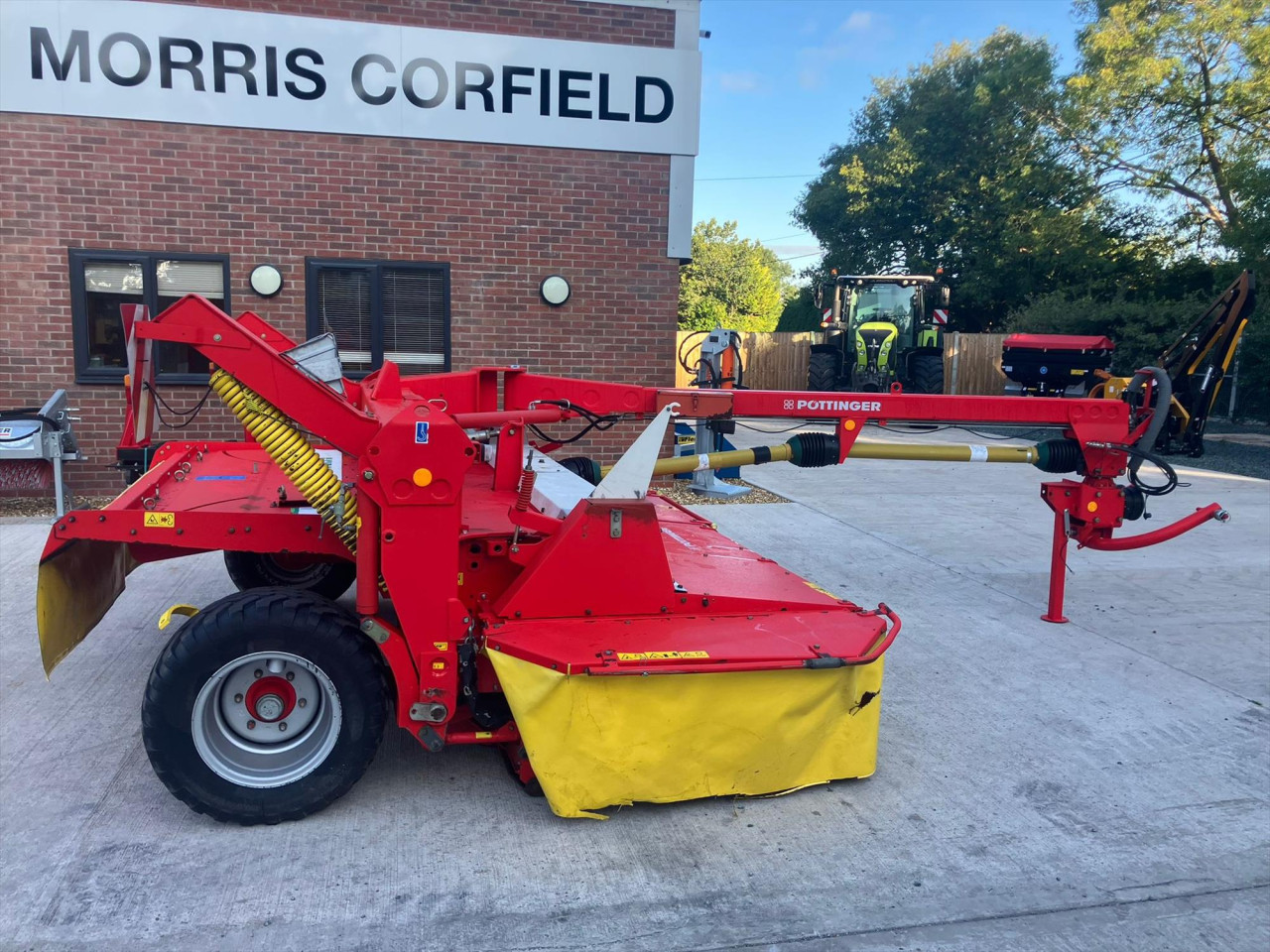 CAT NOVA 310T MOWER