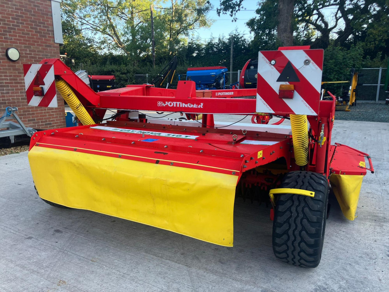 CAT NOVA 310T MOWER