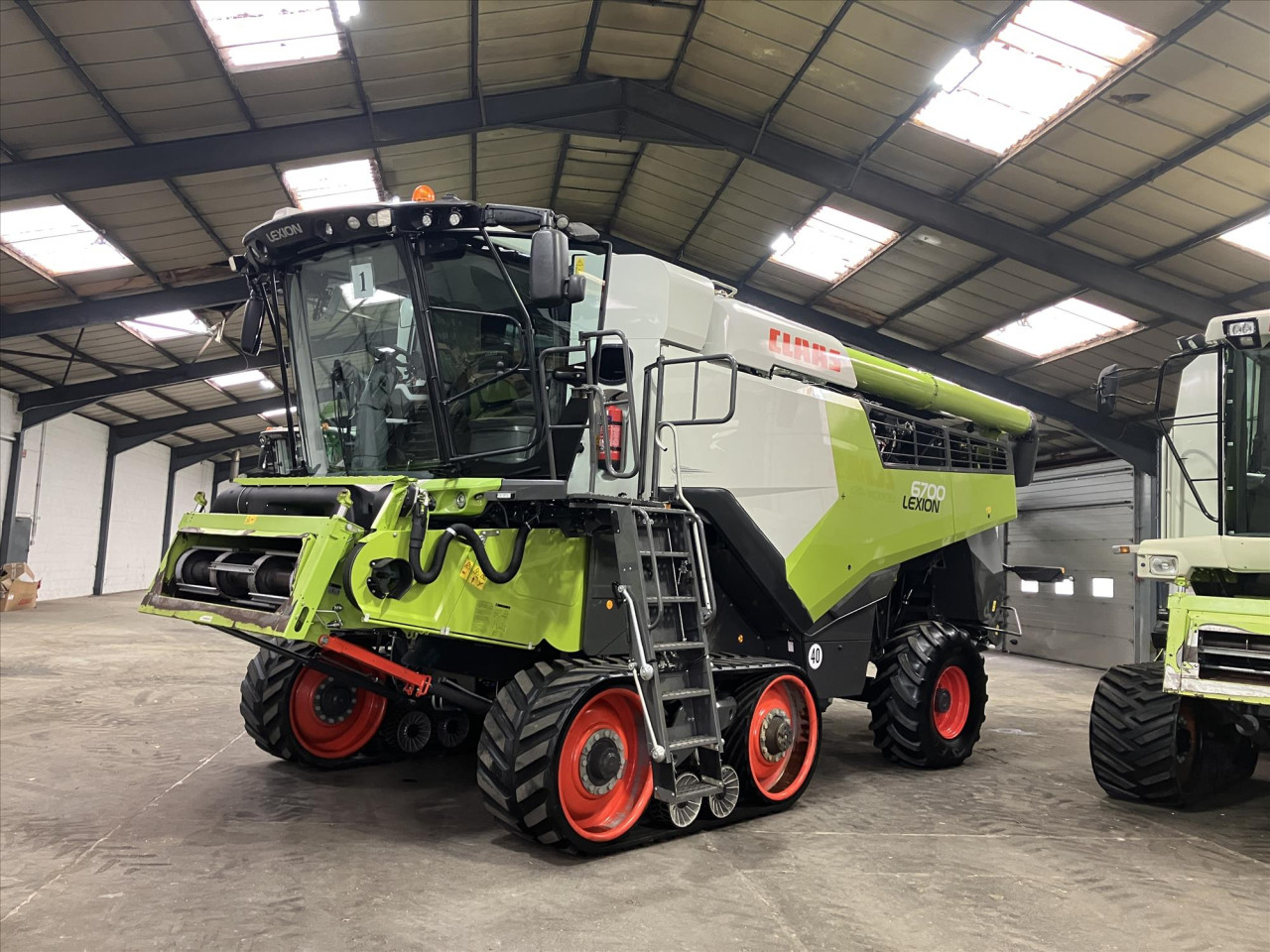 LEXION 6700 TT C/W V930 VARIO CUTTERBAR (52814535)