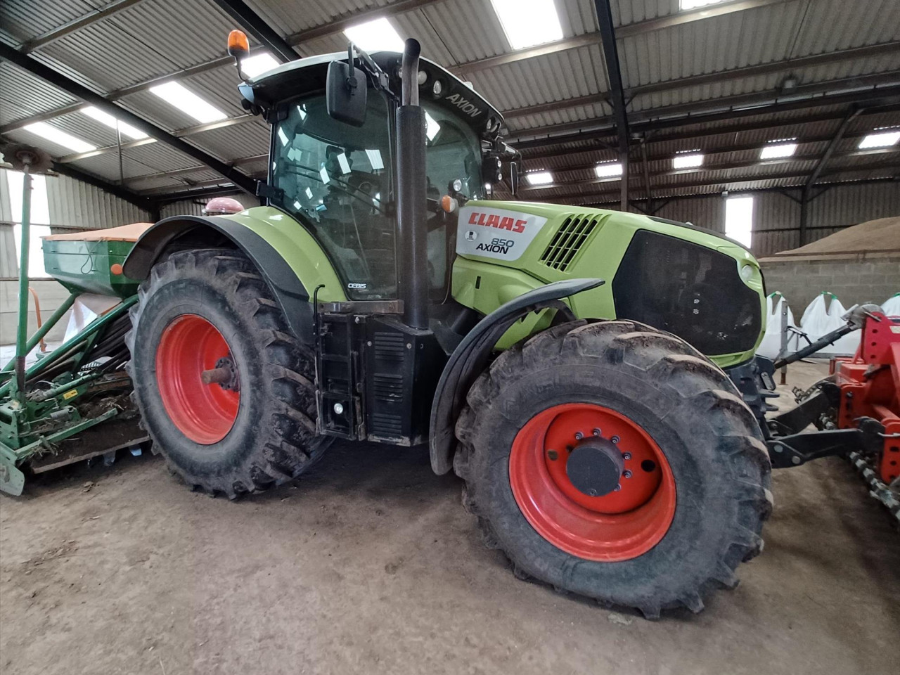 USED AXION 850