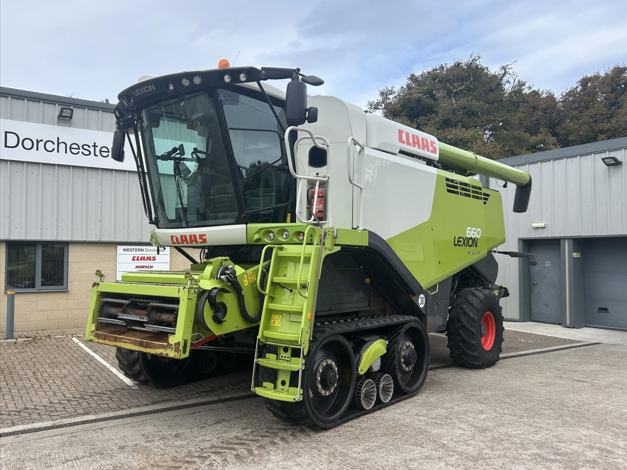 LEXION 660TT with V770 Cutterbar