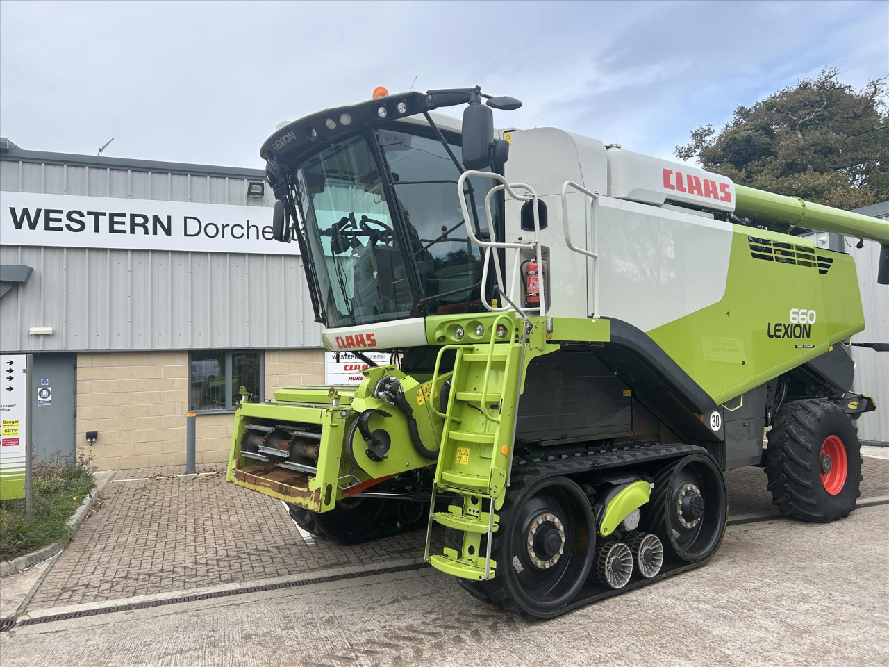 LEXION 660TT WITH V770 CUTTERBAR