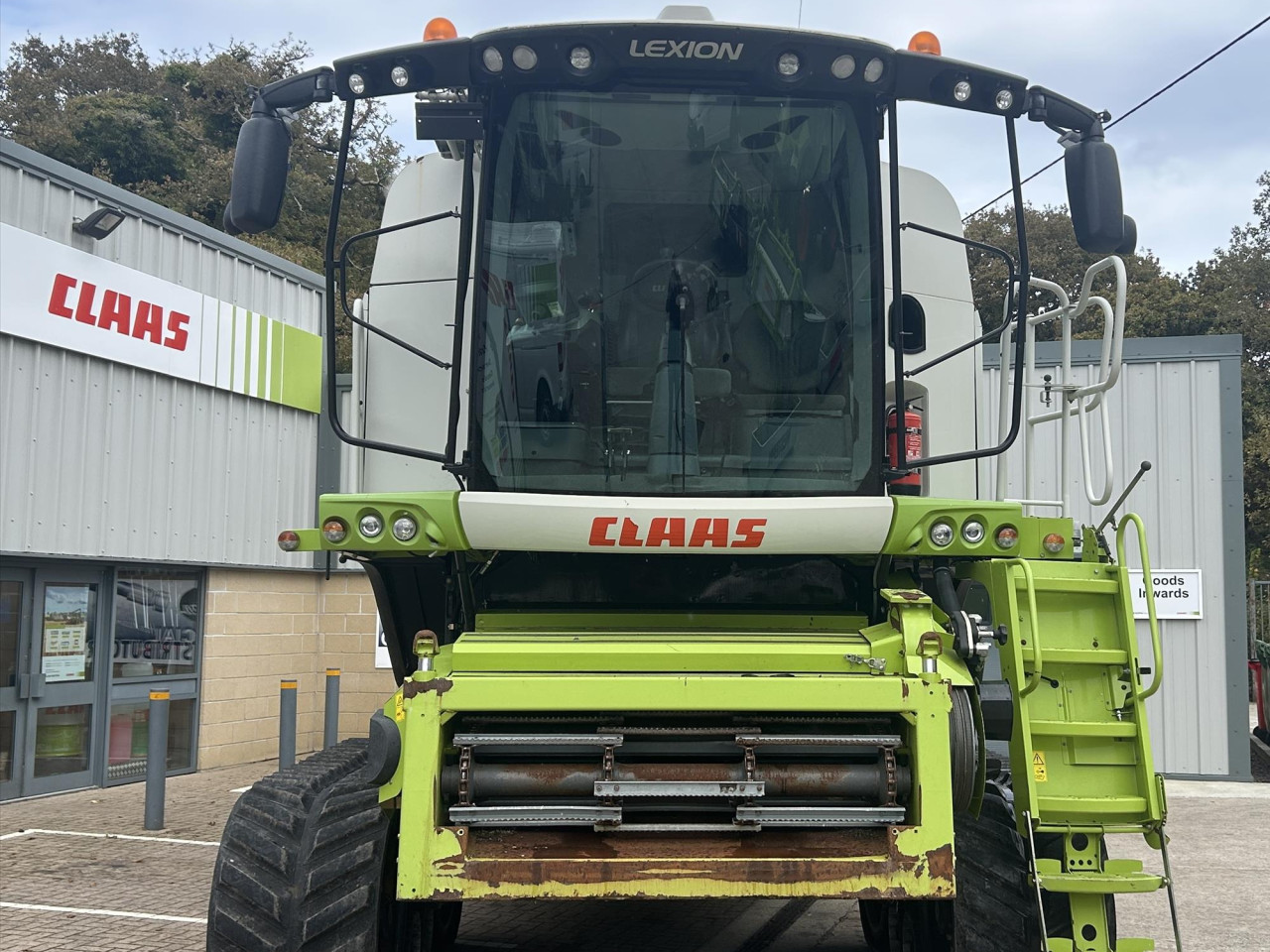 LEXION 660TT WITH V770 CUTTERBAR