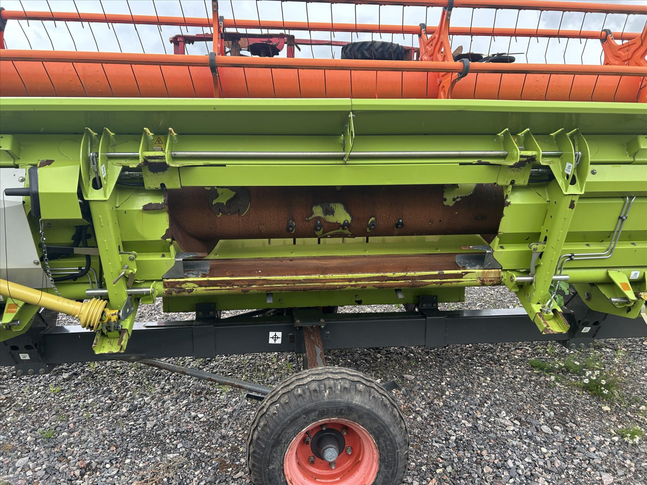 LEXION 660TT WITH V770 CUTTERBAR