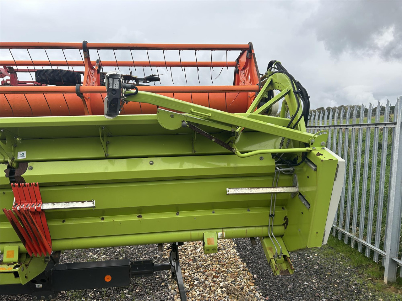 LEXION 660TT WITH V770 CUTTERBAR
